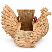 Load image into Gallery viewer, Gallina Handwoven Chuspata Palm Chicken Bag
