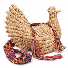 Load image into Gallery viewer, Gallina Handwoven Chuspata Palm Chicken Bag
