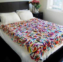 Load image into Gallery viewer, Otomi Bed spread - SOLOLI 
