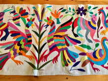 Load image into Gallery viewer, Otomi Table Runner - SOLOLI 

