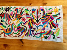 Load image into Gallery viewer, Otomi Table Runner - SOLOLI 
